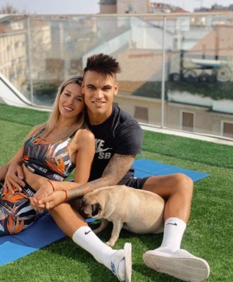 Lautaro Martínez y su espectacular mujer se saltan la cuarentena para pasear a los perros