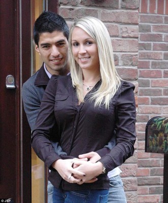 Las infartantes novias y esposas de 'El Clásico' Barcelona - Real Madrid