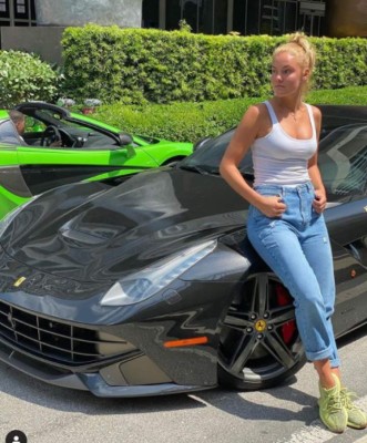 La espectacular rusa de 20 años que se retiró del tenis y recibe insultos por sus fotos en topless