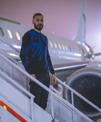 Apasionado beso de Thiago y uno en muletas: Así viven la navidad 2020 los cracks del fútbol