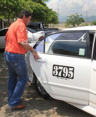 El paso de Luis Fernando Suárez por Honduras: El taxi, el abrazo con Juan Carlos García y Arnold Peralta y la foto con Rambo