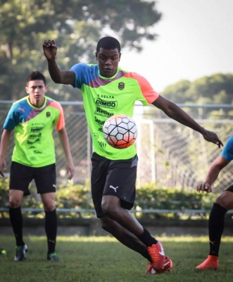 Así fue el primer día de trabajo del venezolano Cásseres