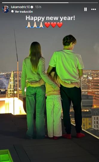 Vinicius con su hermosa novia: así recibieron el 2026 los cracks y Dembélé presume sus títulos