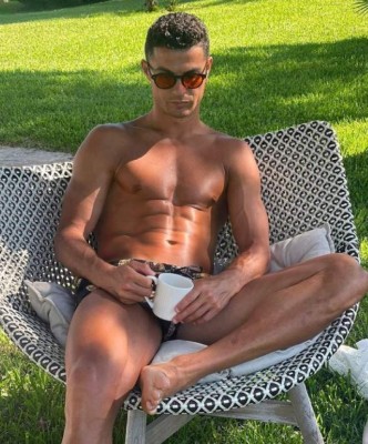 Georgina Rodríguez deslumbra en sus vacaciones con Cristiano Ronaldo en un yate de lujo