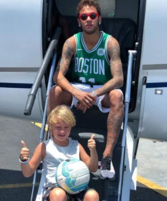 Así es la vida de millonario de Neymar en París: Su novia, jet privado y famosa mansión