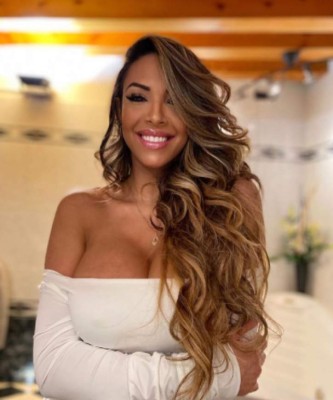 Así es la modelo brasileña que armó un tremendo lío en la Premier League: ''Me escribió hasta en su boda''