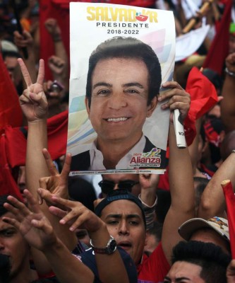 LOCURA: Así festejó Salvador Nasralla tras declararse como el próximo presidente de Honduras