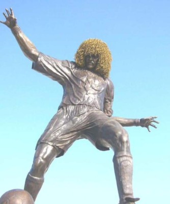Las estatuas de deportistas y famosos más horribles en el mundo