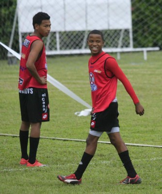 Jugadores hondureños que se retiraron jóvenes y con un futuro por delante