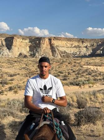 Mbappé y su mejor amigo se soltaron con Bad Bunny; Endrick festeja en exótico país y Vinicius sorprende