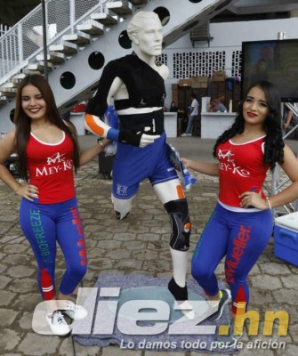 ¡PRECIOSURAS! Las encantadoras damas en el juego de Honduras-Australia