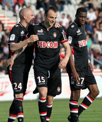 Mónaco gana en Ajaccio y obliga al PSG a ganar el domingo para ser campeón