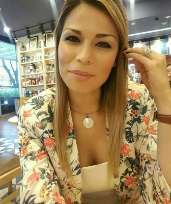 ¡Hermosa diputada! Pareja de futbolista tico embellece la política de su país