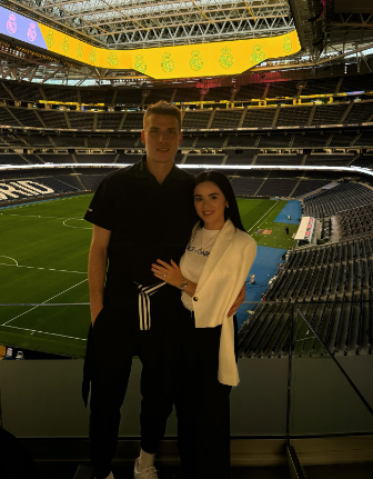 Bellingham con su madre y Rodrygo desde el carro: así celebraron los jugadores del Real Madrid el título de LaLiga