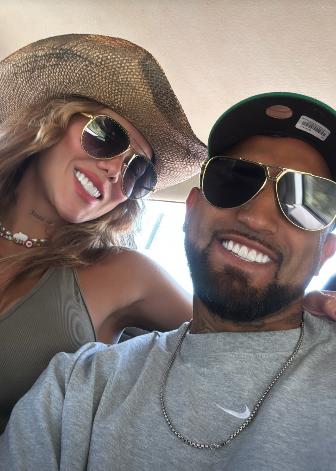 La exuberante novia de Arturo Vidal se convirtió en abuela y enciende las redes: “Donde sea, pero siempre contigo”