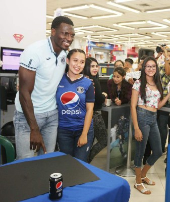FOTOS: Motagua comparte con su afición antes del duelo contra Olimpia