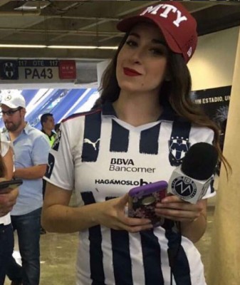 Presentadora mexicana vacaciona en las playas de Roatán, Honduras