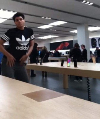 ¿Quién es Larz, el influencer que tiene coronavirus por lamer un inodoro público?