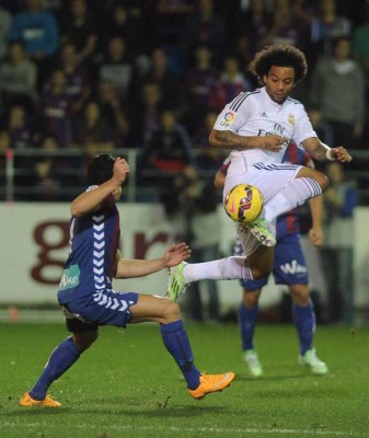 Real Madrid vence y aplasta 4-0 al Eibar en la 12ª jornada de la Liga española