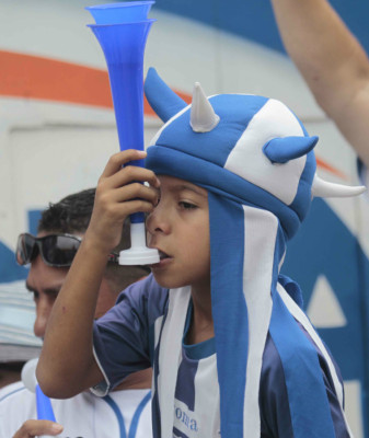 Ambiente Honduras vrs Canadá en el Olímpico