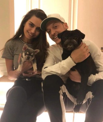 Los millonarios lujos que se da Mesut Özil en Inglaterra: Colección de autos y sala de juegos&nbsp;&nbsp;