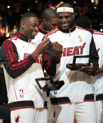 Fiesta, anillos, belleza en gigante inicio de la NBA