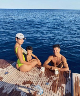 Las picantes vacaciones de Georgina Rodríguez y Cristiano Ronaldo: La modelo comparte nuevas fotos en bikini