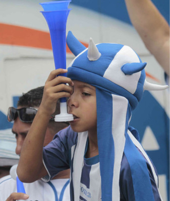 ¡La afición hondureña llenó el estadio Olímpico! .