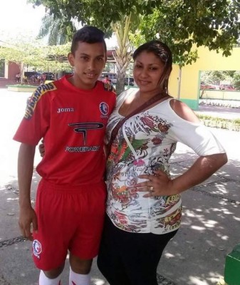 El álbum más íntimo de Edwin Rodríguez, la joyita del Olimpia que aspira jugar en Europa