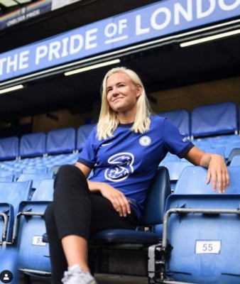 ¿Quién es Pernille Harder? La futbolista más cara de la historia que ahora jugará con su novia