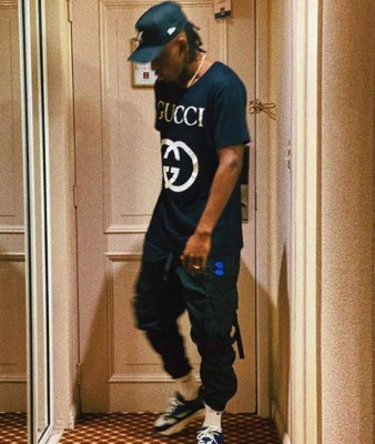 ¡Al estilo CR7! Alberth Elis presume en redes sociales su físico ganado en la cuarentena