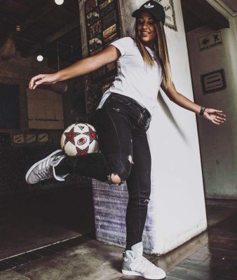 Lina Arciniegas, la hermosa compañera de equipo de la tica Melissa Herrera