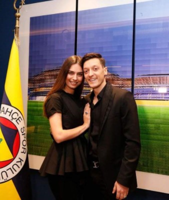 Así es la nueva vida de Ozil con su preciosa turca: compra un equipo mexicano y tiene un bajísimo salario