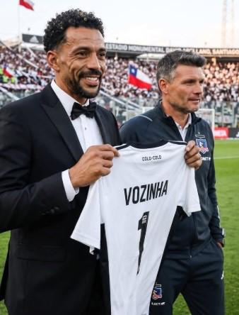 El problema que se encontró Vozinha en Colo Colo y la tajante reacción del DT