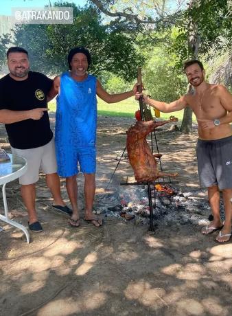 La nueva vida de Ronaldinho y su técnica para generar dinero tras retirarse: Ya empezó la celebración por mi cumpleaños