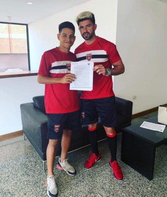 ¡Un caso en Honduras! Padres que alcanzaron a jugar con sus hijos en un equipo