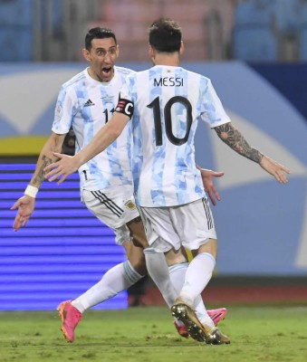 Fotos: ¡Apapachos, patadas y festejos! El show de Messi ante Ecuador que tiene a los argentinos soñando