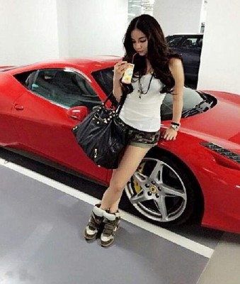 Así es Kim Lim, la polémica y sexy hija del dueño del Valencia que indignó a la afición del club