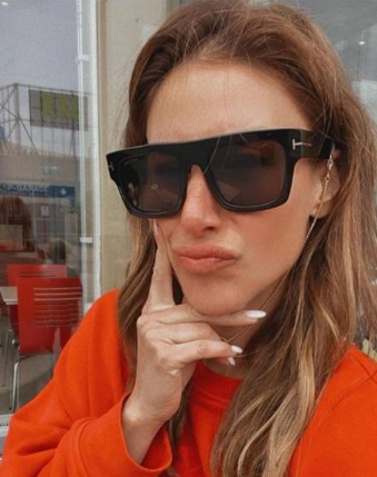 ¿Es su amante? Piqué fue ‘cazado’ disfrutando de una fiesta con una desconocida rubia en Suecia