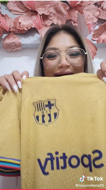 ¿Le dio un regalo? Los airados gritos de una hondureña al jugador del Barcelona, Ansu Fati; la genial reacción del crack y el ofrecimiento de baleadas