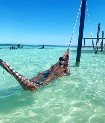 ¡Al estilo CR7! Alberth Elis presume en redes sociales su físico ganado en la cuarentena