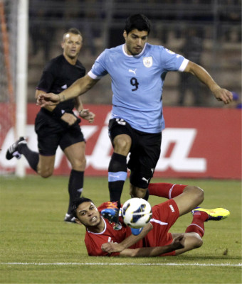 Uruguay golea a Jordania 5-0.