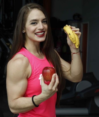 Sandra Alvarado, la hermosa sampedrana que triunfa en centroamericano