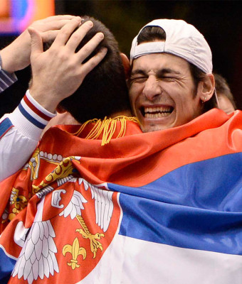 Novak Djokovic elimina a EEUU y clasificó a Serbia a semifinales en la Copa Davis .