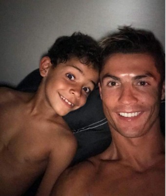 ¡Ejemplar! Cristiano Ronaldo educa a su hijo para que siga sus pasos
