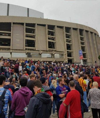 La locura en las afueras del Camp Nou tras cerrar estadio para el Barcelona-Las Palmas