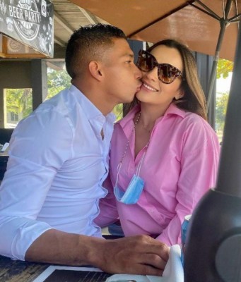 Emilio Izaguirre se pone a tono luego de sus espectaculares vacaciones con su preciosa esposa