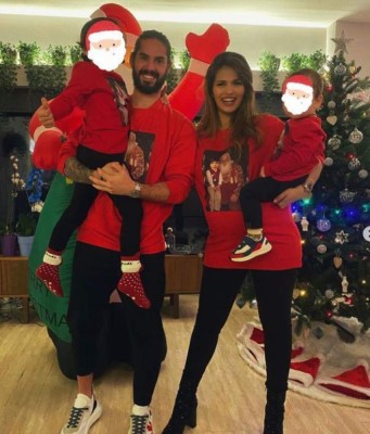 Apasionado beso de Thiago y uno en muletas: Así viven la navidad 2020 los cracks del fútbol