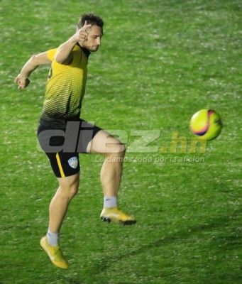 El primer día del ruso en Honduras: Su bienvenida y la 'bolsita' para implementos