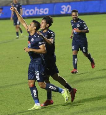 Motagua le asesta humillante derrota a un Génesis que mereció mejor suerte; los azules presionan arriba